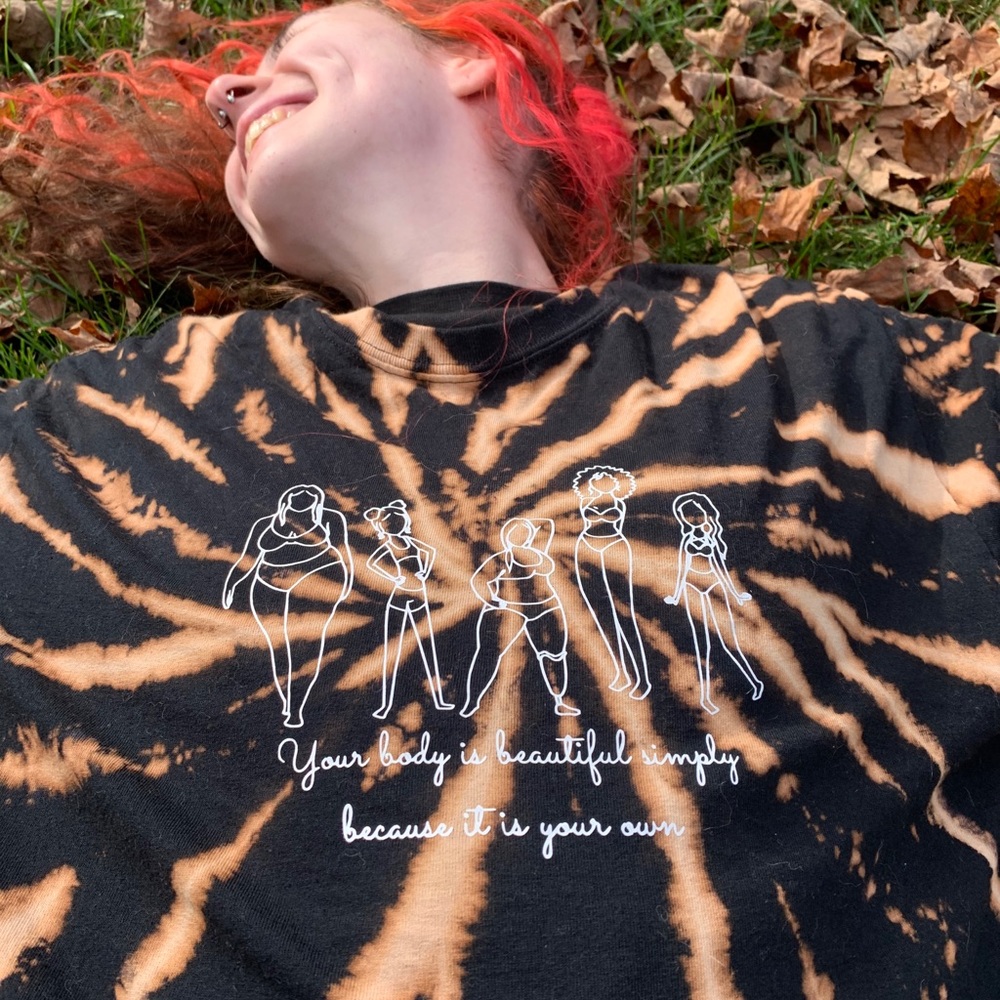 Body positive bleach dye tee